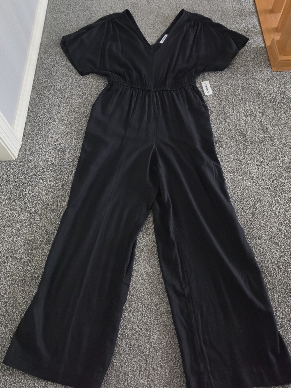 NWT! Old Navy Black V-Neck Wide-Leg Jumpsuit - Picture 3 of 6